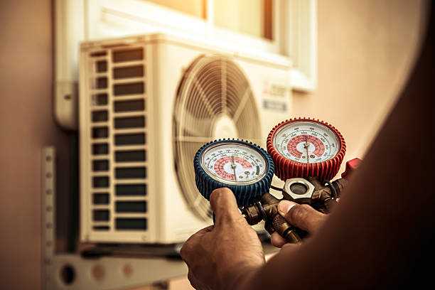 Professional Hvac technician working in Pinetta, FL